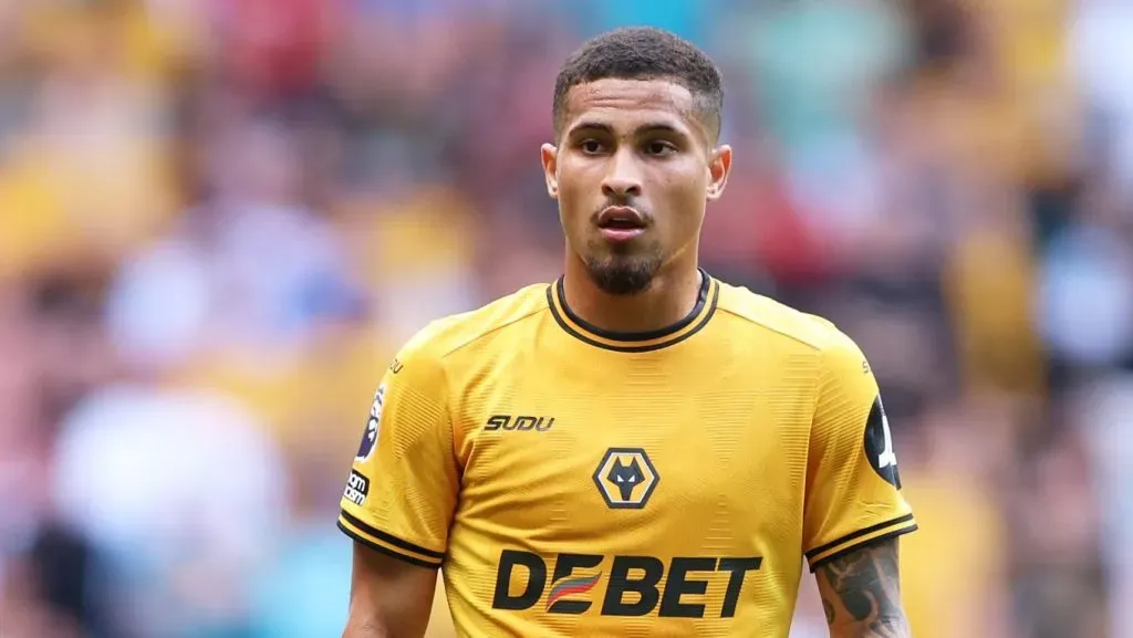 João Gomes em ação pelo Wolves.