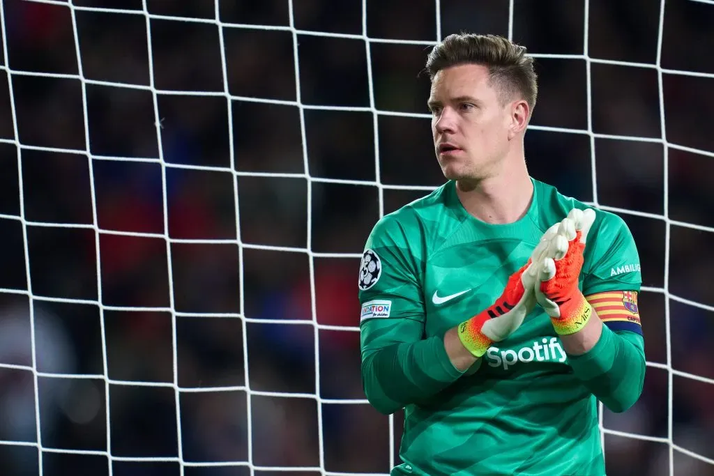 Ter Stegen no duelo diante do Napoli (Photo by Alex Caparros/Getty Images)