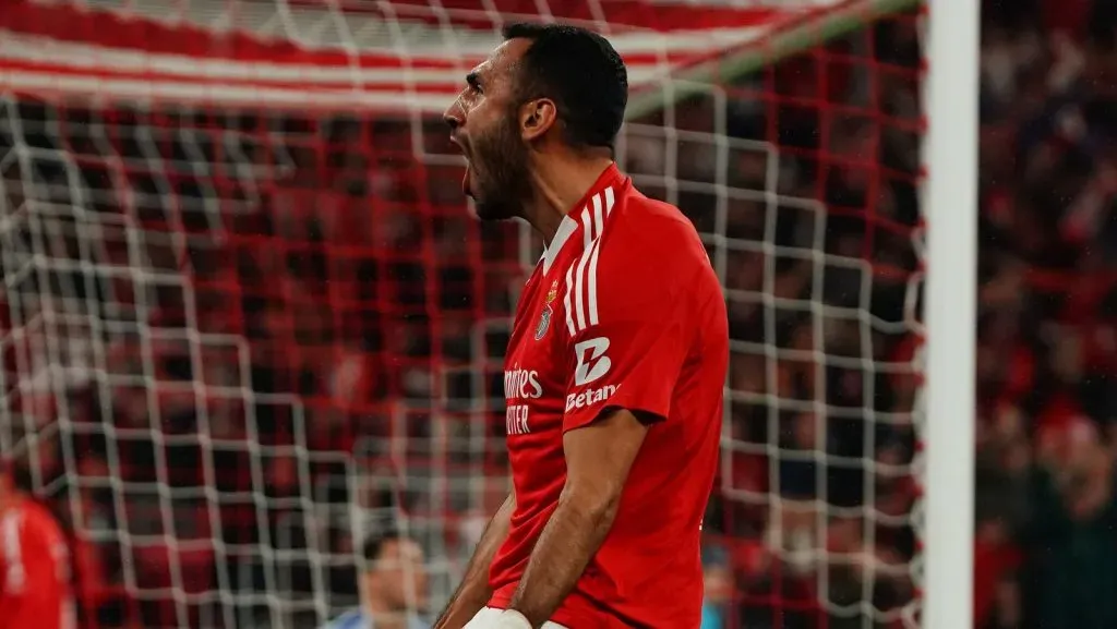 Vangelis Pavlidis, do SL Benfica, comemora após um gol durante a partida de volta do Play-off Eliminatório da UEFA Champions League 2024/25 entre SL Benfica e AS Monaco, no Estádio da Luz, em 18 de fevereiro de 2025, em Lisboa, Portugal. (Foto por Gualter Fatia/Getty Images)