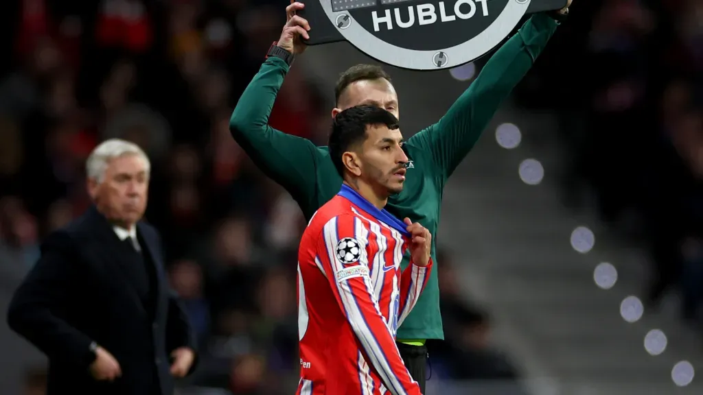 Ángel Correa entra em campo pelo Atlético de Madrid (Photo by Florencia Tan Jun/Getty Images)