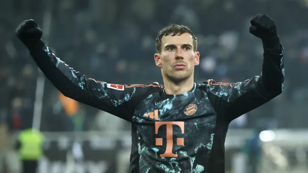 Leon Goretzka, do Bayern de Munique, comemora após a vitória da equipe na partida da Bundesliga entre Borussia Mönchengladbach e FC Bayern München, no Borussia-Park, em 11 de janeiro de 2025, em Mönchengladbach, Alemanha. (Foto de Christof Koepsel/Getty Images)