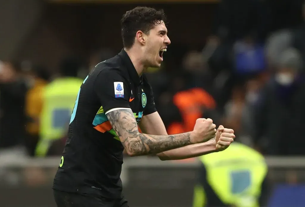Alessandro Bastoni em partida da Internazionale (Photo by Marco Luzzani/Getty Images)