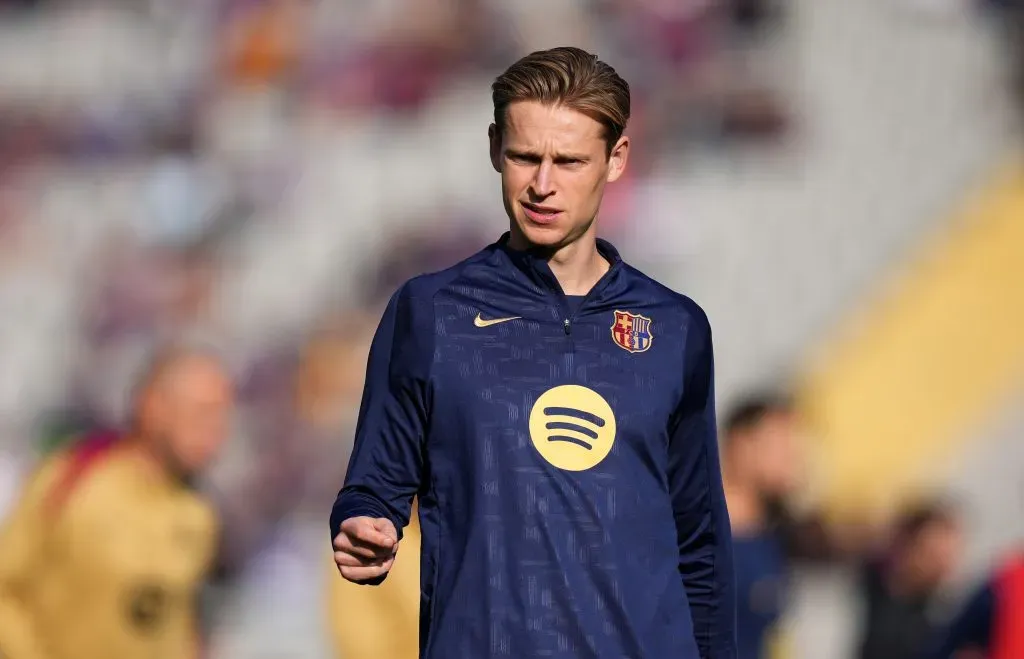 Frenkie de Jong em campo pelo Barcelona (Alex Caparros/Getty Images)