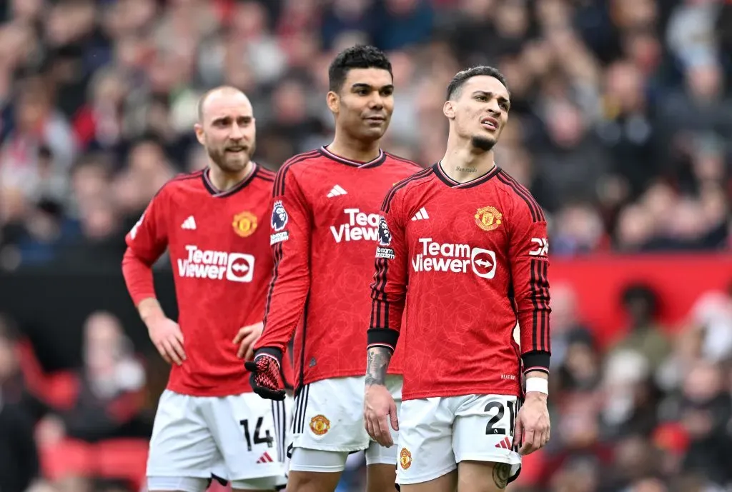 Eriksen, Casemiro e Antony com a camisa vermelha do Manchester United (Photo by Michael Regan/Getty Images)