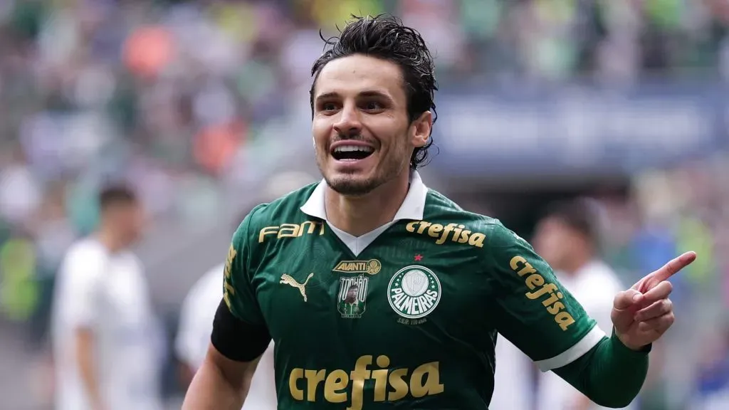Raphael Veiga em ação pelo Palmeiras.