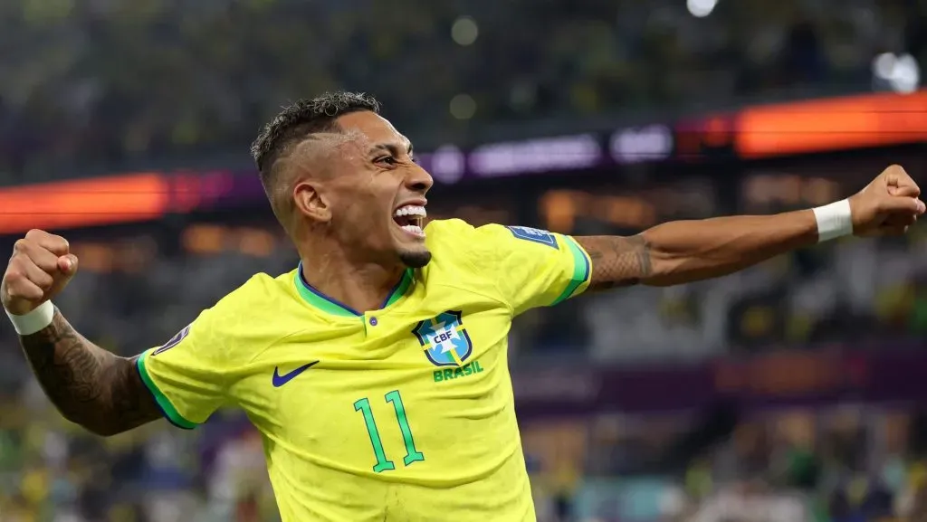 Raphinha comemora gol pela Seleção Brasileira. Foto: Francois Nel/Getty Images