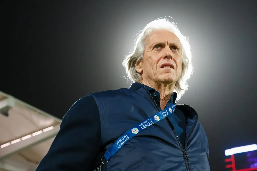 Jorge Jesus de camisa azul