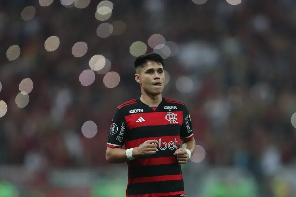 Luiz Araújo com a camisa do Flamengo. Foto: Wagner Meier/Getty Images