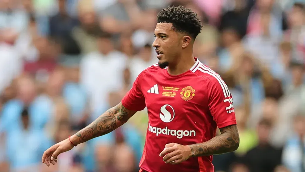 Jadon Sancho enfrenta um impasse sobre seu futuro, com Chelsea e Manchester United buscando soluções para sua saída. (Foto: David Rogers/Getty Images)