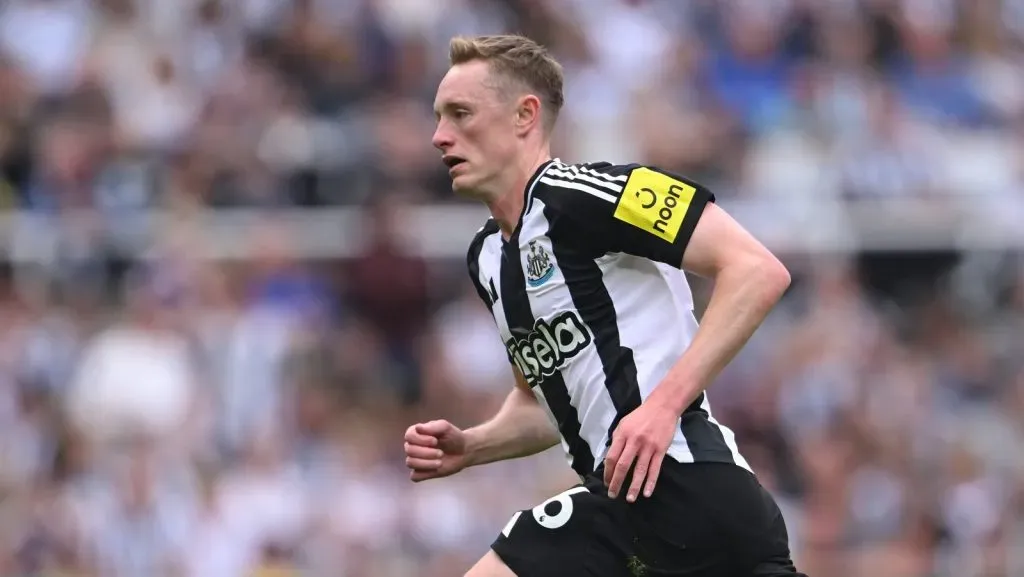 Sean Longstaff, do Newcastle United, em ação durante a partida da Premier League entre Newcastle United e Southampton, no St. James' Park, em 17 de agosto de 2024, em Newcastle upon Tyne, Inglaterra. (Foto de Stu Forster/Getty Images)