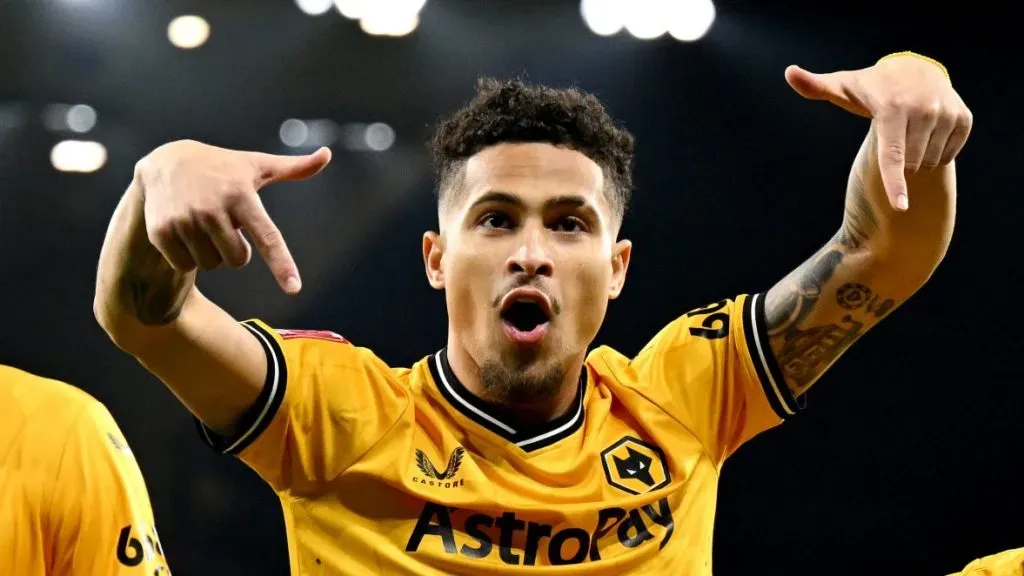 João Gomes, de camisa amarela, do Wolverhampton (Photo by Mike Hewitt/Getty Images)