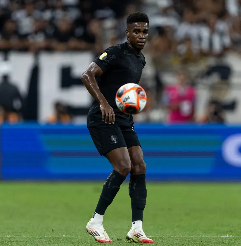 Félix TOrres, em campo, com a camisa preta do Corinthians.  Foto: Rodrigo Coca/Agência Corinthians