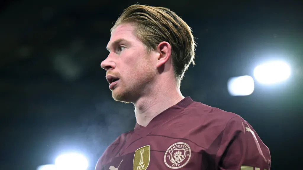 Kevin De Bruyne focado durante partida pelo Manchester City (Photo by Justin Setterfield/Getty Images)