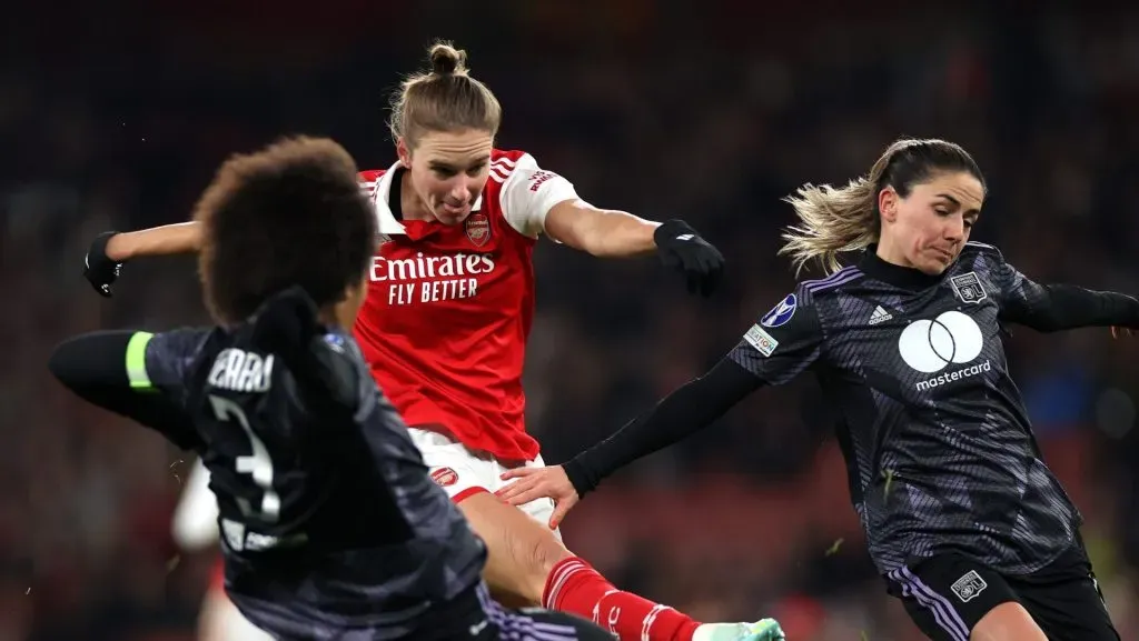 LONDON, ENGLAND – DECEMBER 15: Vivianne Miedema of Arsenal shoots goalwards during the UEFA Women’s Champions League group C match between Arsenal and Olympique Lyon at Emirates Stadium on December 15, 2022 in London, England. (Photo by Ryan Pierse/Getty Images)