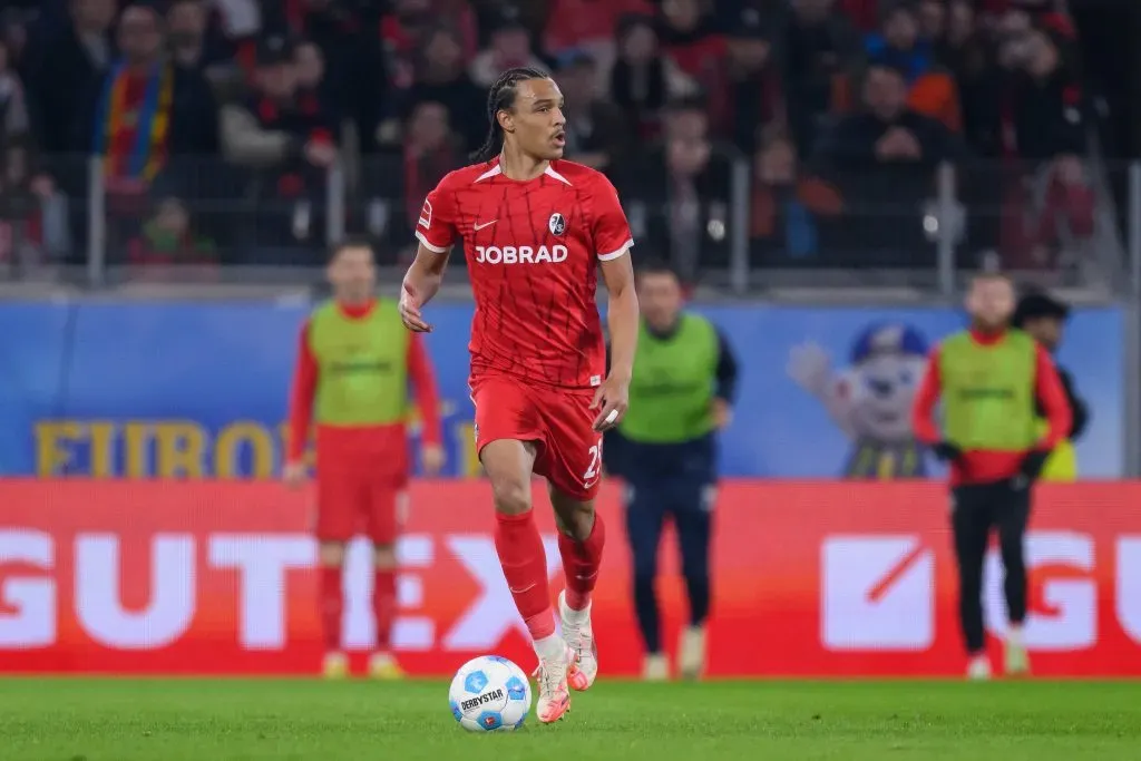Kiliann Sildillia em campo pelo Freiburg (Christian Kaspar-Bartke/Getty Images)