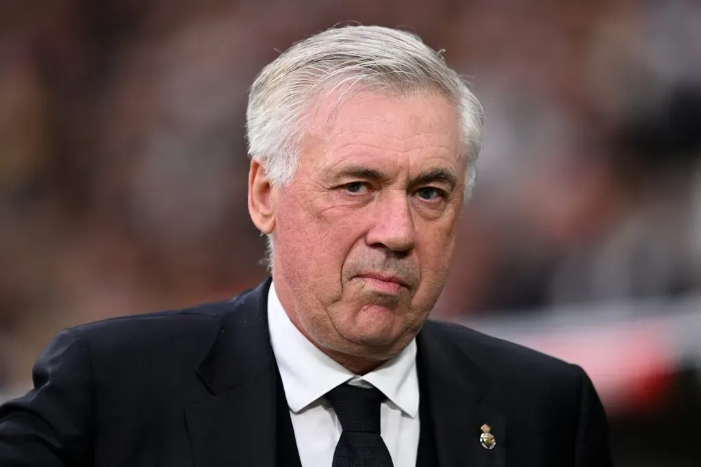Ancelotti de terno e gravata