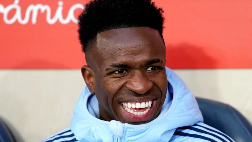 Vinicius Júnior durante uma partida do Real Madrid. Foto: Aitor Alcalde/Getty Images