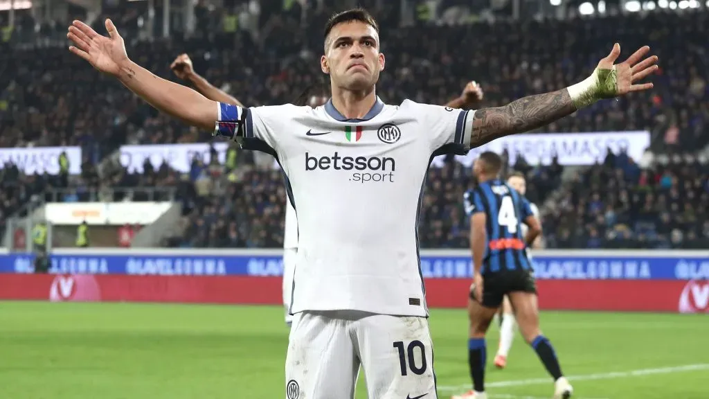 Lautaro Martínez comemorando gol pela Inter de Milão. Foto: Marco Luzzani/Getty Images