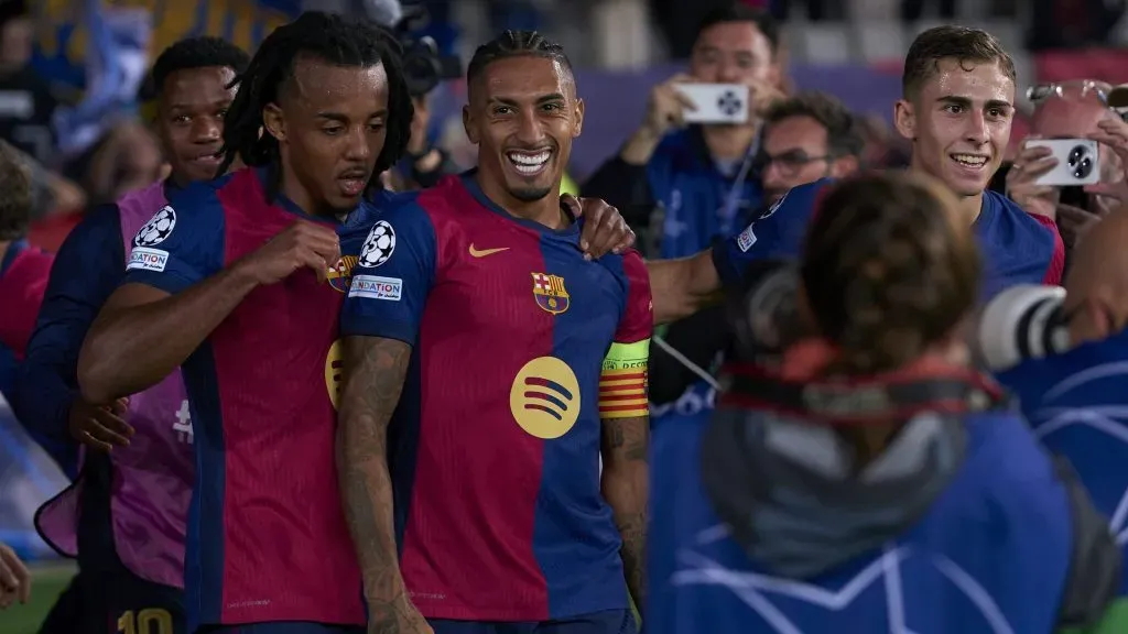 Jogadores do Barcelona comemorando gol. Foto: Pedro Salado/Getty Images