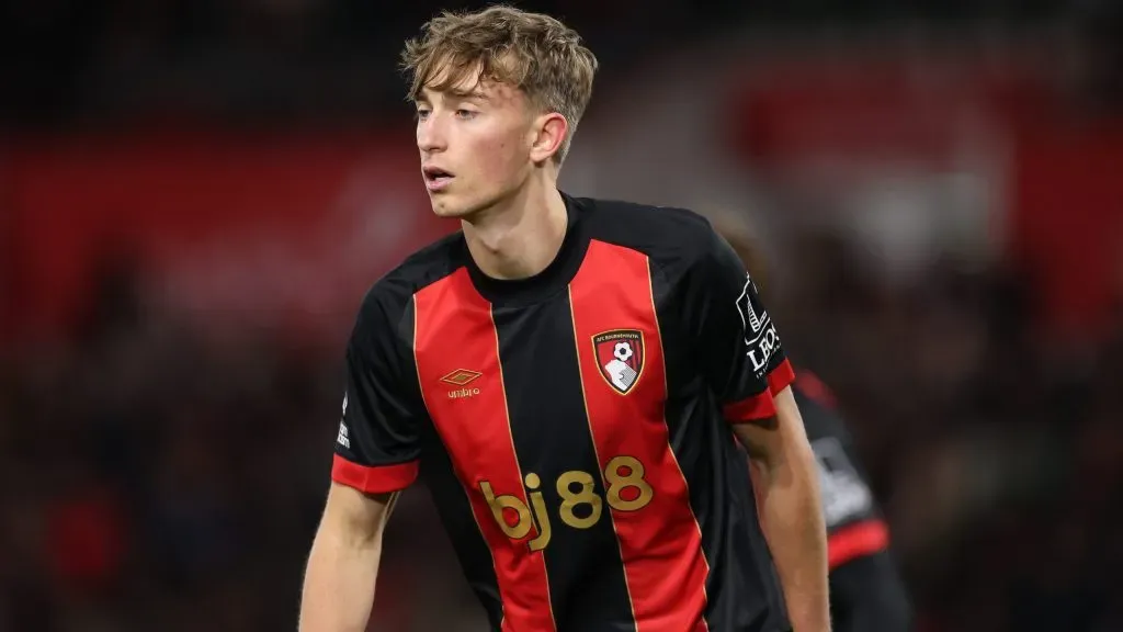 Dean Huijsen em jogo do Bournemouth. Foto: Michael Steele/Getty Images