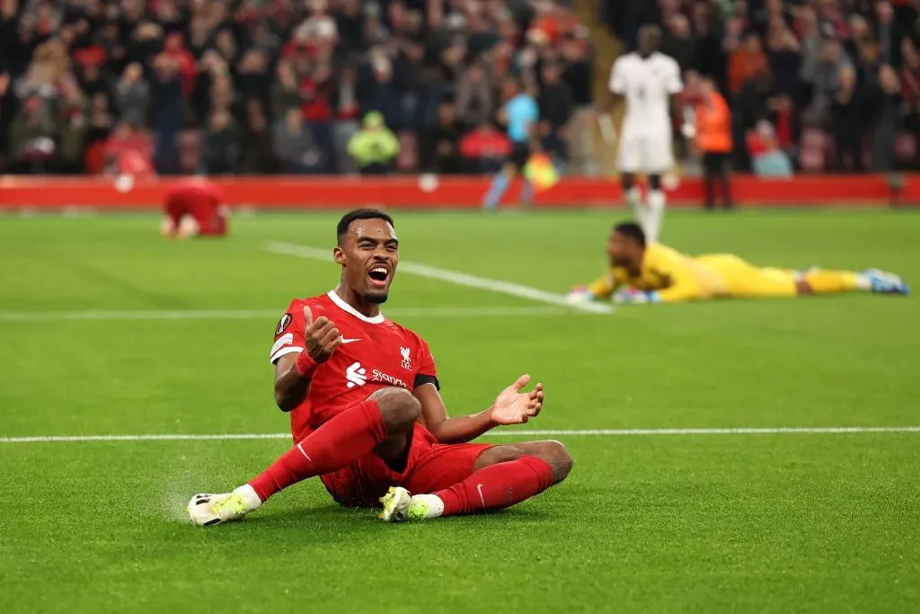 Empresário do meio-campista holandês Ryan Gravenberch, do Liverpool o colocou como um reforço ideal para o Real Madrid, mas também entende que os Reds pediriam muito dinheiro, então, uma possível transferência seria impossível de acontecer no momento, como publicou o portal Marca. (Photo by Matt McNulty/Getty Images)