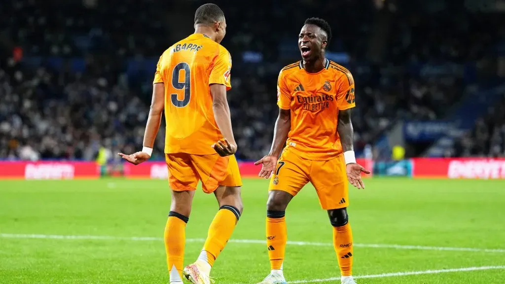 Mbappé e Vini Jr. comemorando gol do Real Madrid. Foto: Juan Manuel Serrano Arce/Getty Images