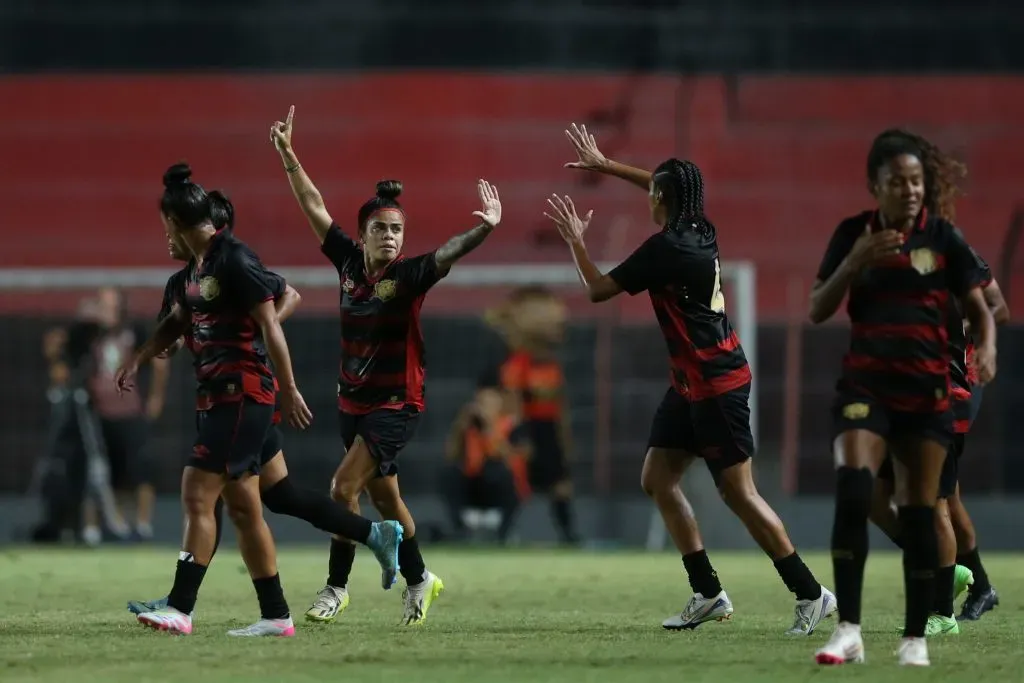 Sport x Flamengo em partida do Brasileirão Feminino (Foto: Marlon Costa/AGIF)