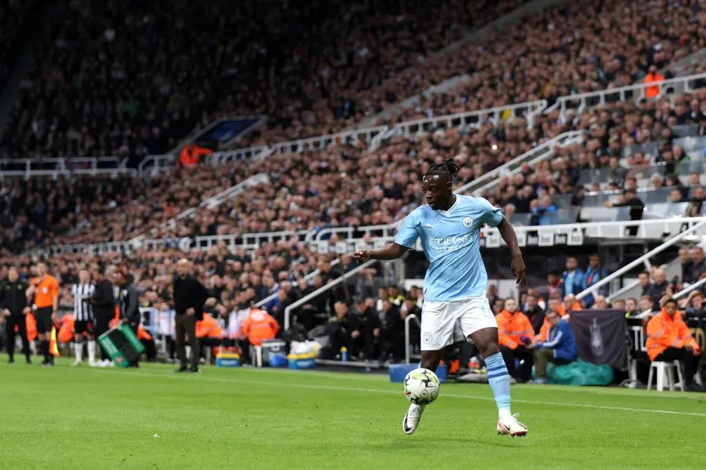 Jérémy Doku em campo pelo Manchester City (Photo by George Wood/Getty Images)