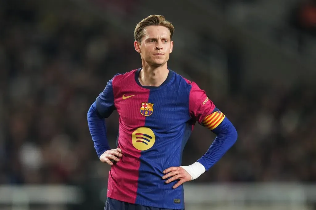 Barcelona deverá renovar com De Jong. (Photo by Alex Caparros/Getty Images)