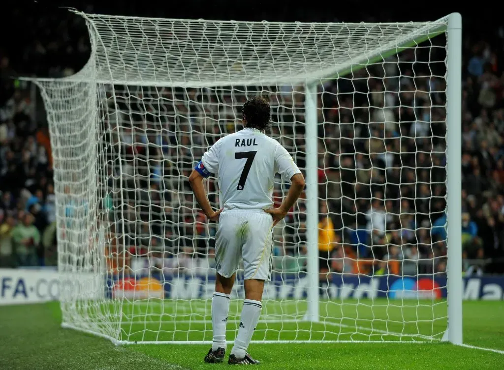 Raúl em tempos de Real Madrid. (Photo by Jasper Juinen/Getty Images)