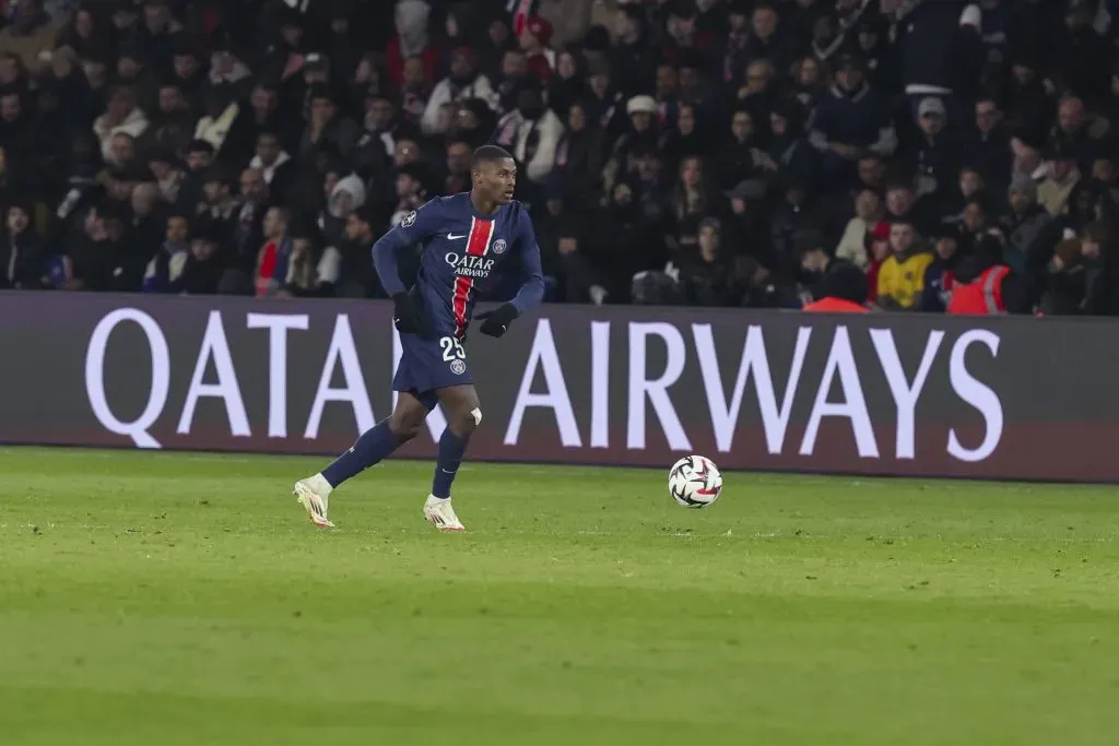 Nuno Mendes em campo pelo PSG (Photo by Catherine Steenkeste/Getty Images for Qatar Airways)