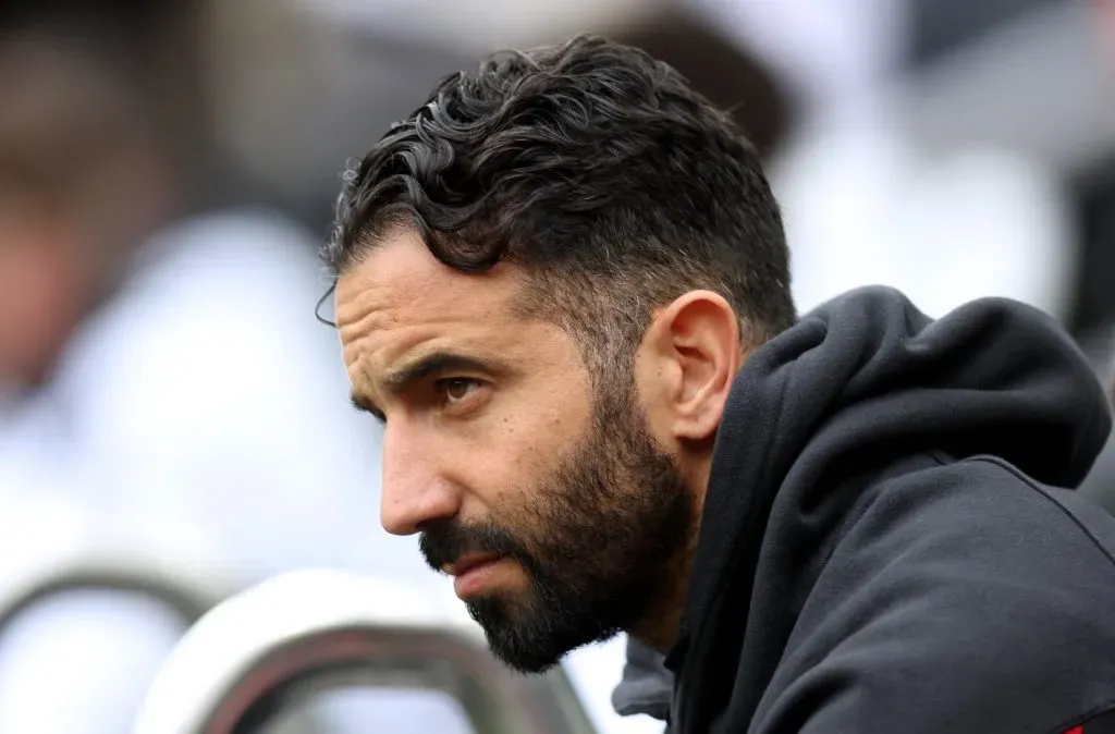 Ruben Amorim de casaco preto