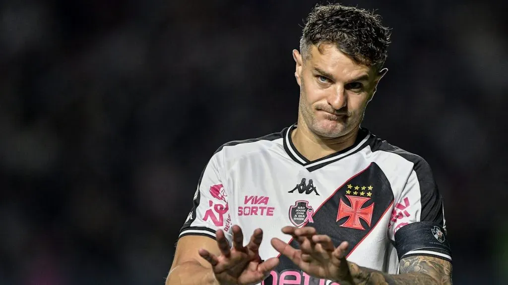 Vegetti em ação pelo Vasco.