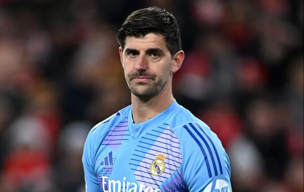Courtois durante a partida entre Real Madrid e Liverpool