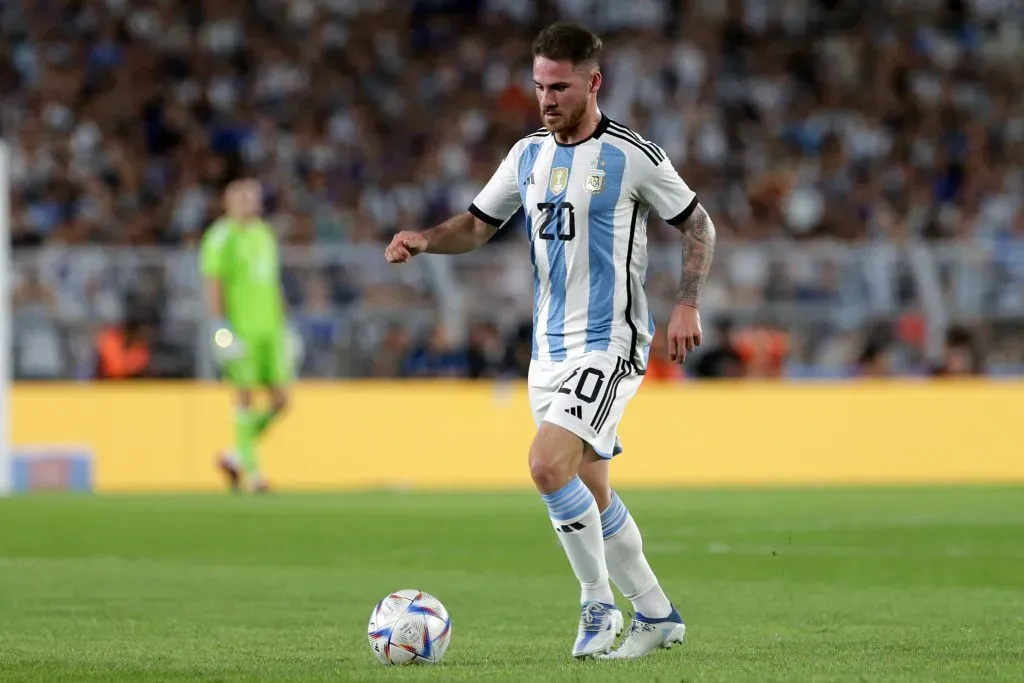 MacAllister ganha moral, mas está fora da Champions. Foto: Daniel Jayo/Getty Images