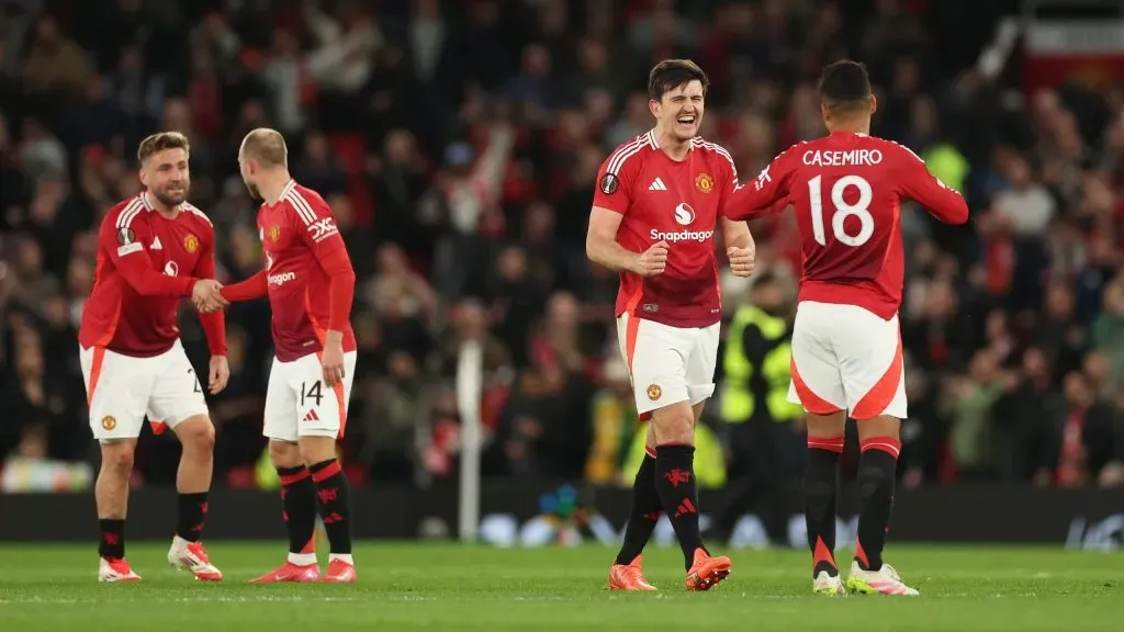 Jogadores do Manchester United comemorando classificação diante do Lyon. Foto: Carl Recine/Getty Images
