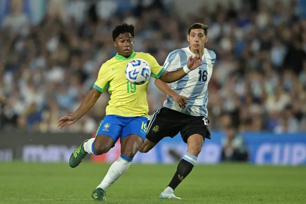 Endrick em ação com a Seleção Brasileira (Photo by Marcelo Endelli/Getty Images)