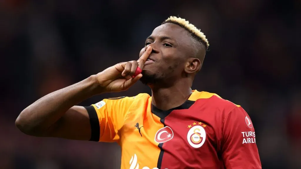 Victor Osimhen é alvo do Real Madrid. Foto: Ahmad Mora/Getty Images