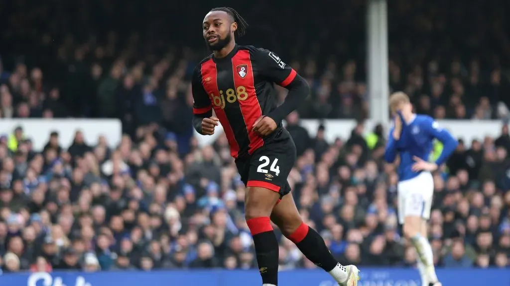 Semenyo comemorando gol na vitória do Bournemouth sobre o Everton neste sábado. Foto: Lewis Storey/Getty Images