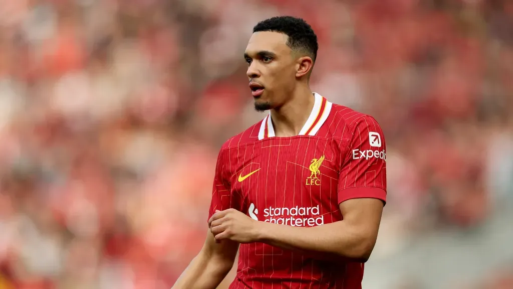 Trent Alexander-Arnold durante partida pelo Liverpool (Photo by Carl Recine/Getty Images)