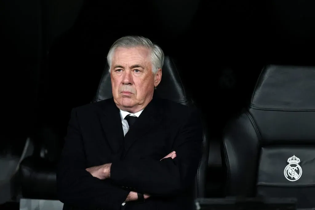 Ancelotti de terno e gravata