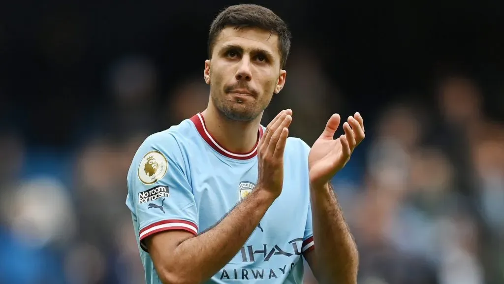 Rodri, cotado no Real Madrid, em campo pelo Manchester City (Photo by Michael Regan/Getty Images)