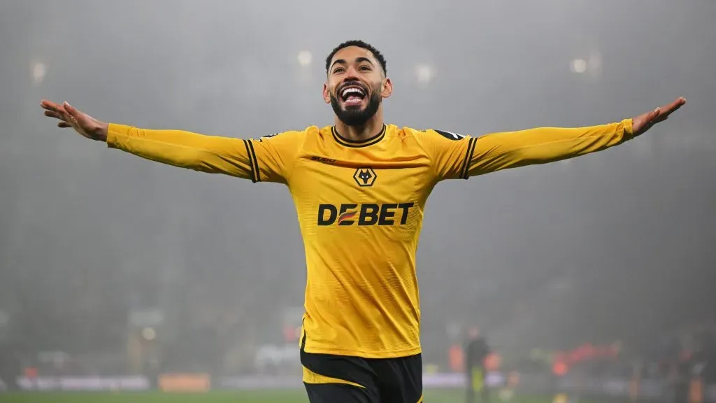 Matheus Cunha em jogo do Wolverhampton. Foto: Shaun Botterill/Getty Images