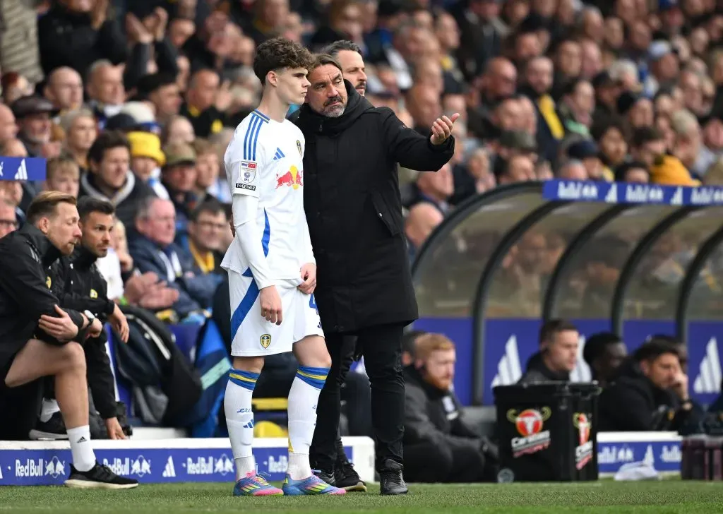 Daniel Farke orienta o jogador do Leeds. Foto: Michael Regan/Getty Images