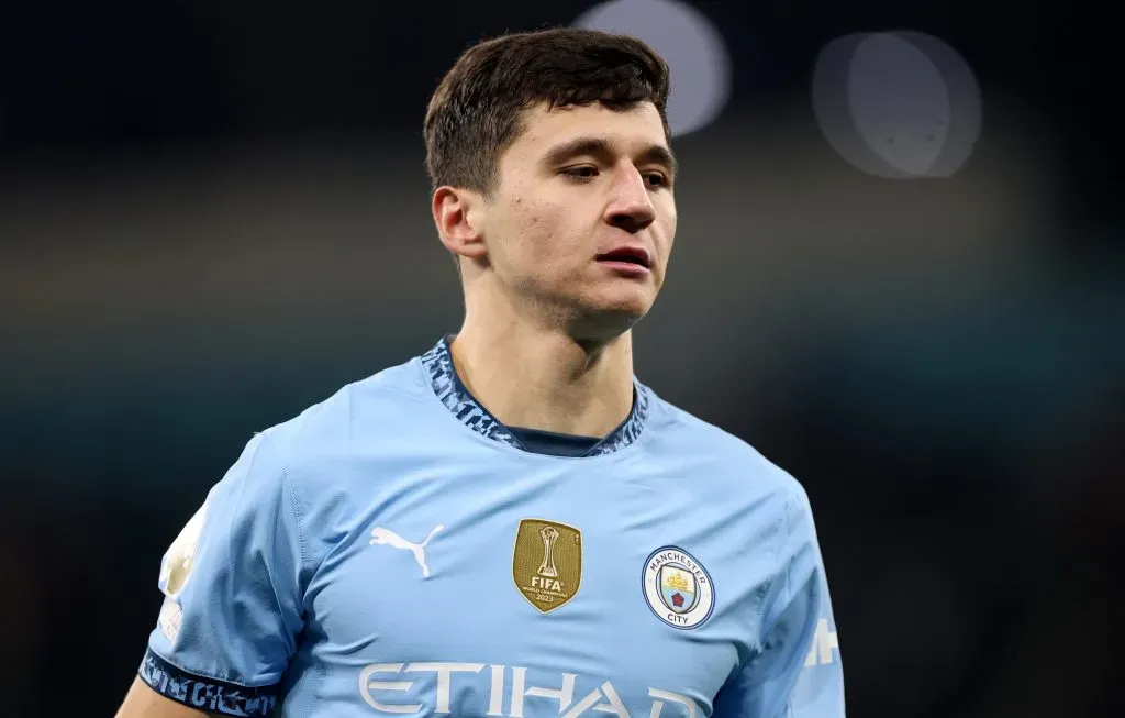 Khusanov em campo pelo City (Photo by Carl Recine/Getty Images)