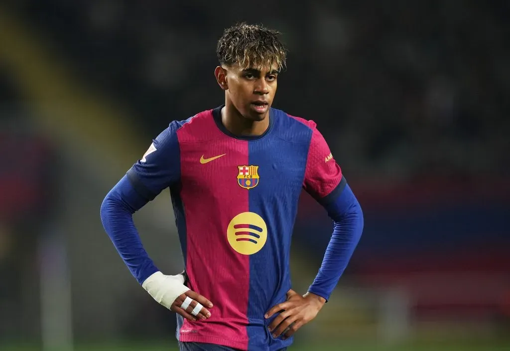 Lamine Yamal pelo Barcelona. (Photo by Alex Caparros/Getty Images)