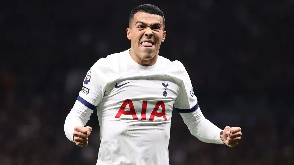 Pedro Porro em jogo do Tottenham. Foto: Julian Finney/Getty Images