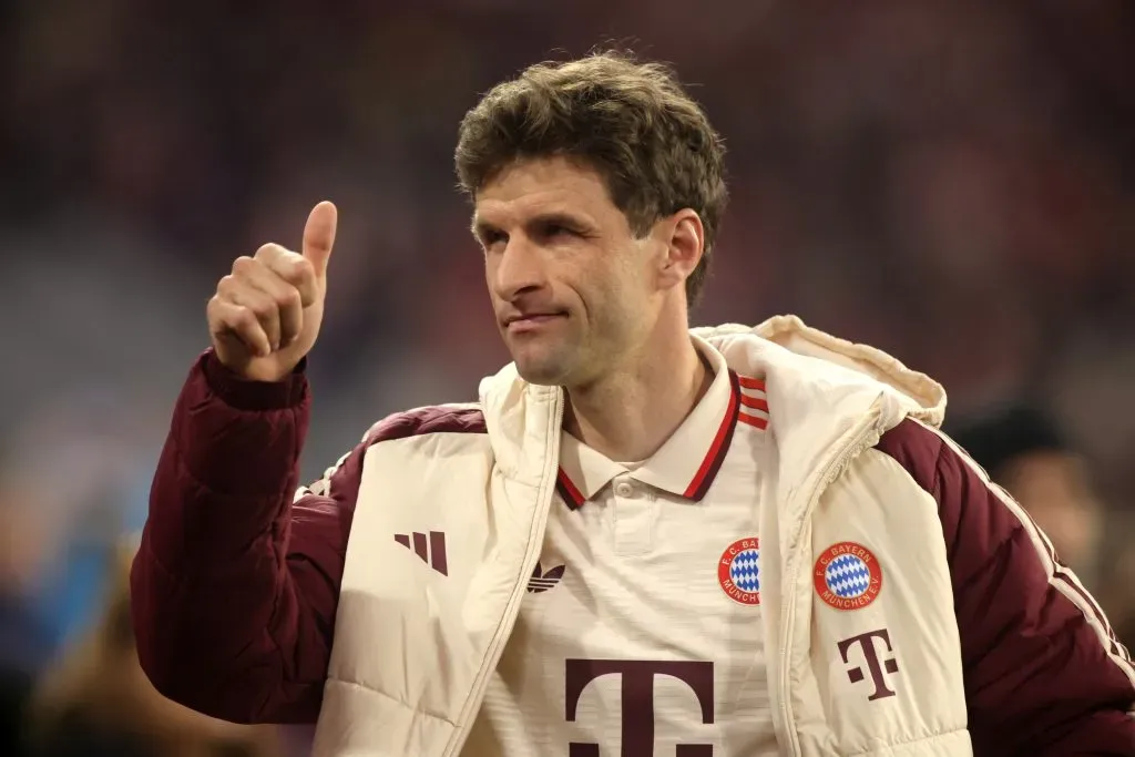 Thomas Müller, jogador do Bayern de Munique, já deixou claro que vai deixar o clube alemão ao final desta temporada. Muitos clubes já se interessaram pelo meio-campista de 35 anos, como Internacional e Grêmio, além de Fiorentina e agora, o FC Cincinnati, da Major League Soccer (Photo by Alex Grimm/Getty Images)