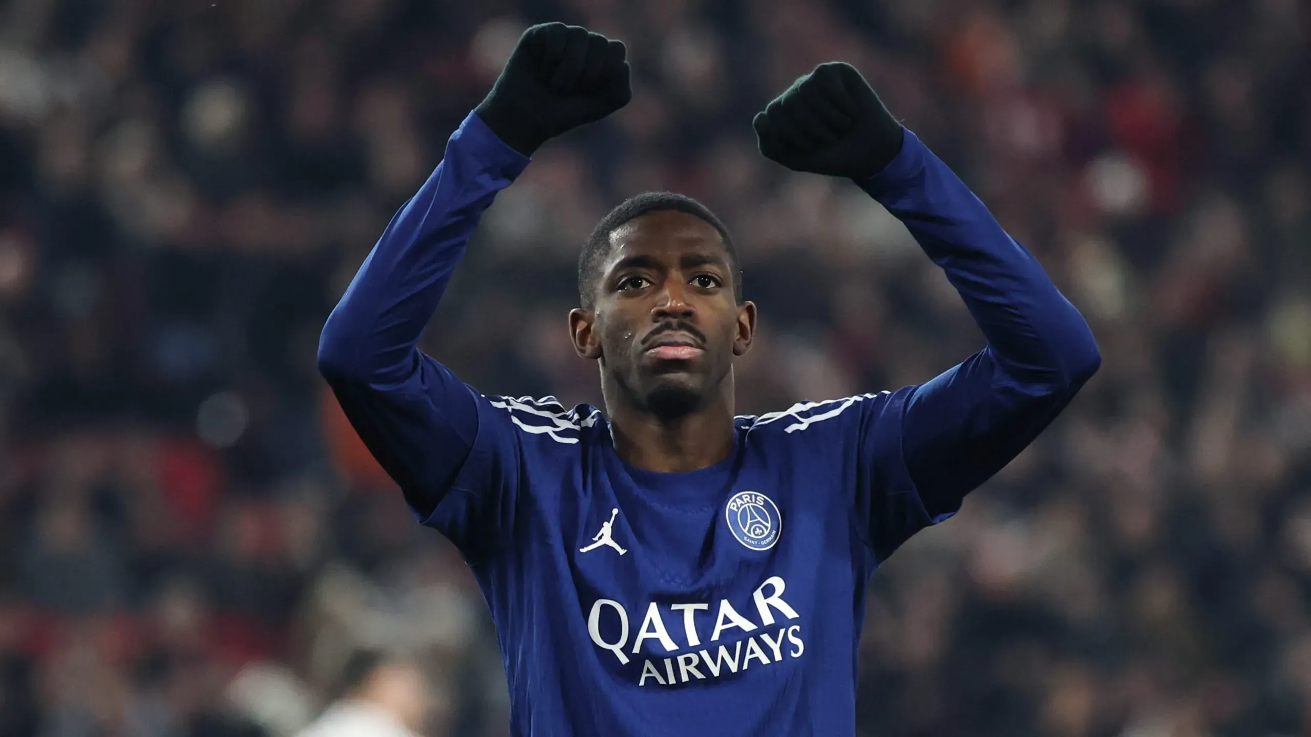 Ousmane Dembélé, do Paris Saint-Germain, comemora o quarto gol da equipe durante a oitava rodada da fase de grupos da UEFA Champions League 2024/25, na partida entre VfB Stuttgart e Paris Saint-Germain, realizada na Stuttgart Arena, em 29 de janeiro de 2025, em Stuttgart, Alemanha. (Foto de Alex Grimm/Getty Images)