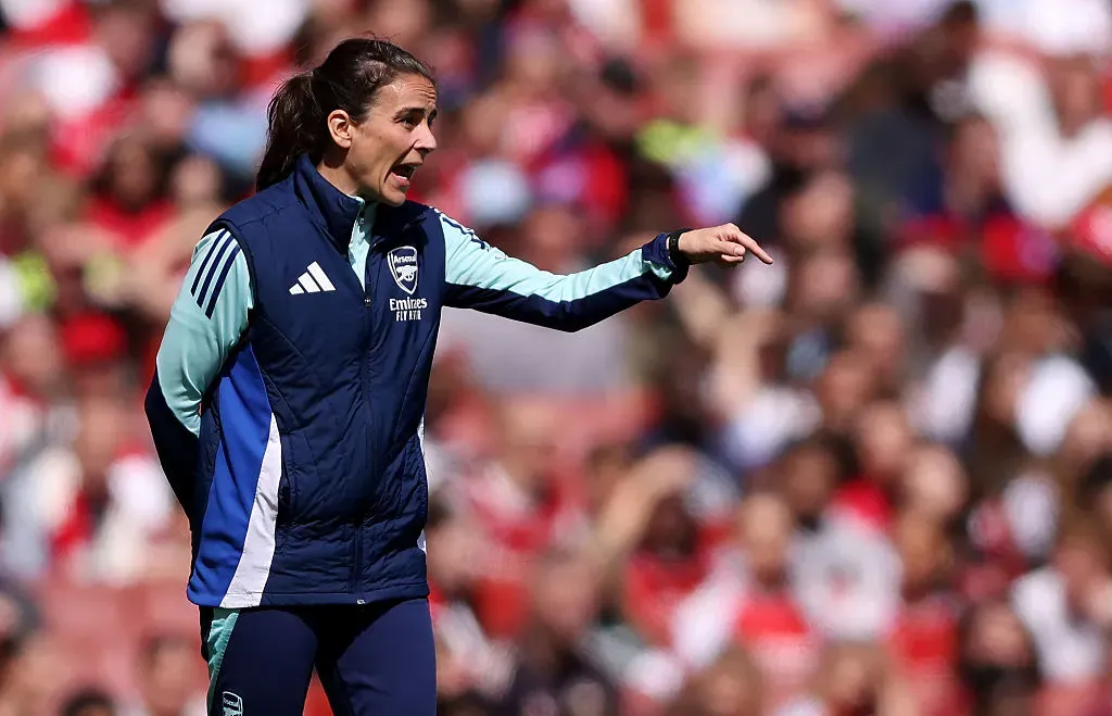 Renee Slegers, treinadora do Arsenal, durante duelo contra o Lyon  (Photo by Paul Harding/Getty Images)